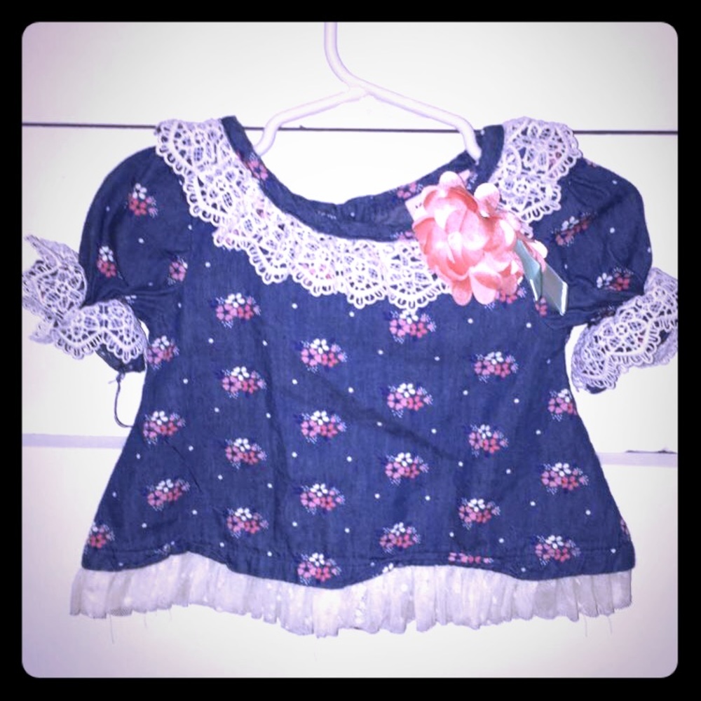 Lacy floral top 🌸